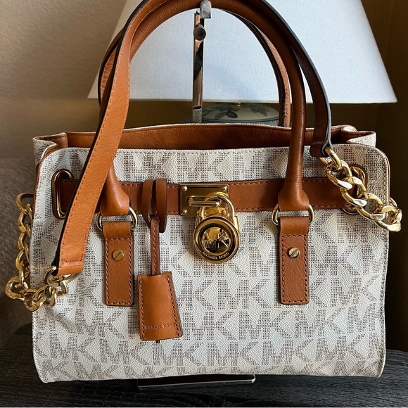 NEW! Michael Kors Hamilton Ivory Monogram Padlock Logo Satchel - Picture 2 of 13